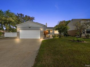 40058 Fraser Dr, Sterling Heights, MI 48310