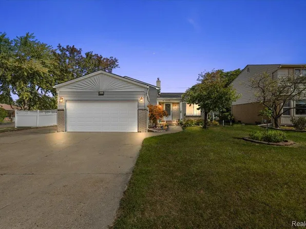 40058 Fraser Dr, Sterling Heights, MI 48310