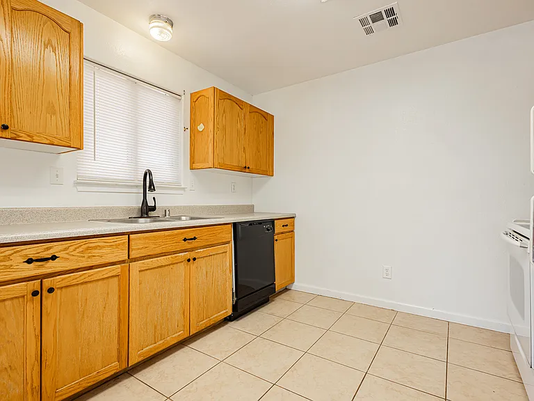 1081 Jubilee Ct #D — Photo 10