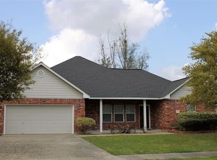 1013 S Belle Dr, Angleton, TX 77515