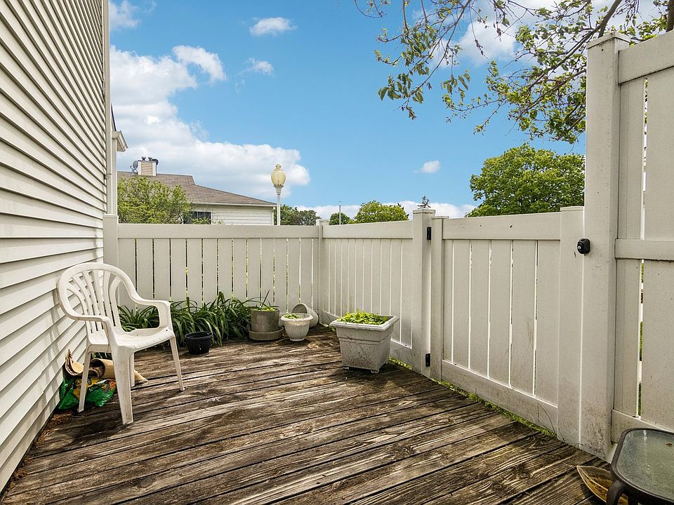 2nd image of 1541 Cornell Cir #0