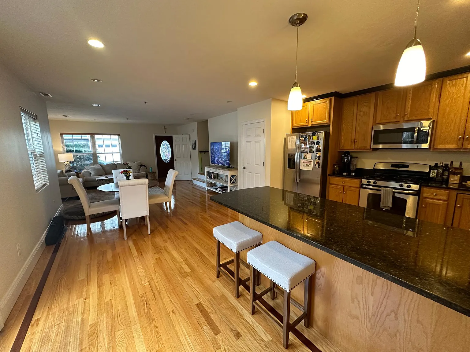 3 bed, 1.5 bath, 1500 sqft, $3,650 — Photo 2