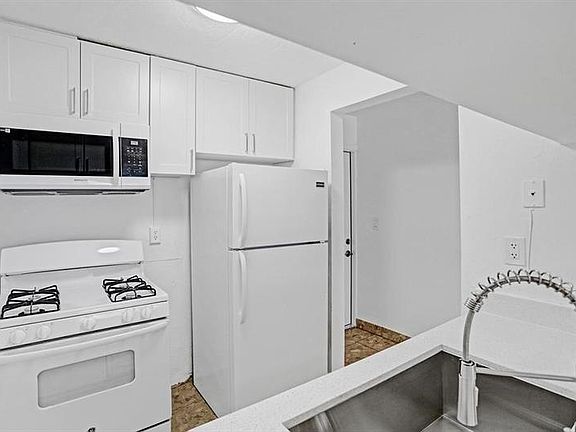 5th image of 505 NE 30th St #Penthouse 2