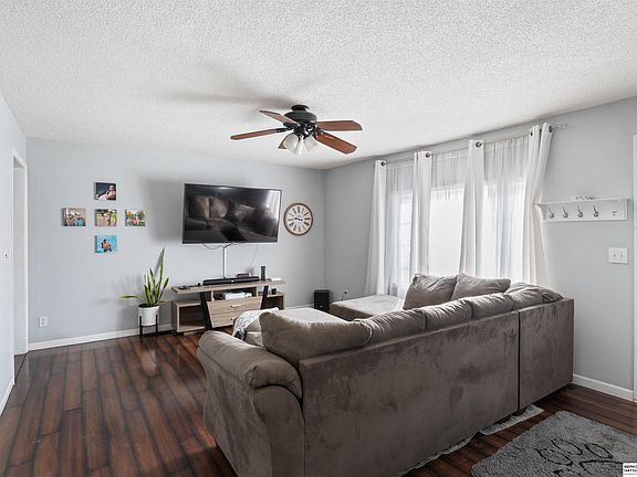 3rd image of 7701 Braun Ave