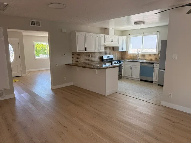 4 bed, 1570 sqft, $4,250 — Photo 3