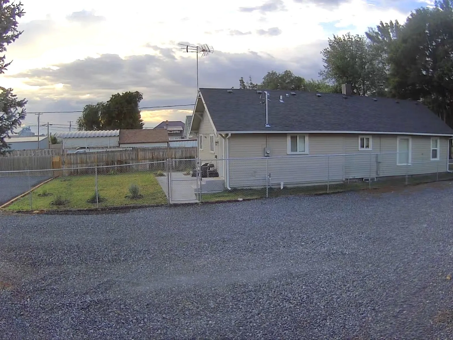 3 bed, 1248 sqft, $1,650 — Photo 2