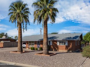 6574 E Calle Castor, Tucson, AZ 85710