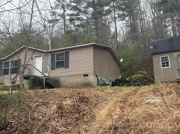 190 Pinewood Knoll Dr, Hendersonville, NC 28739