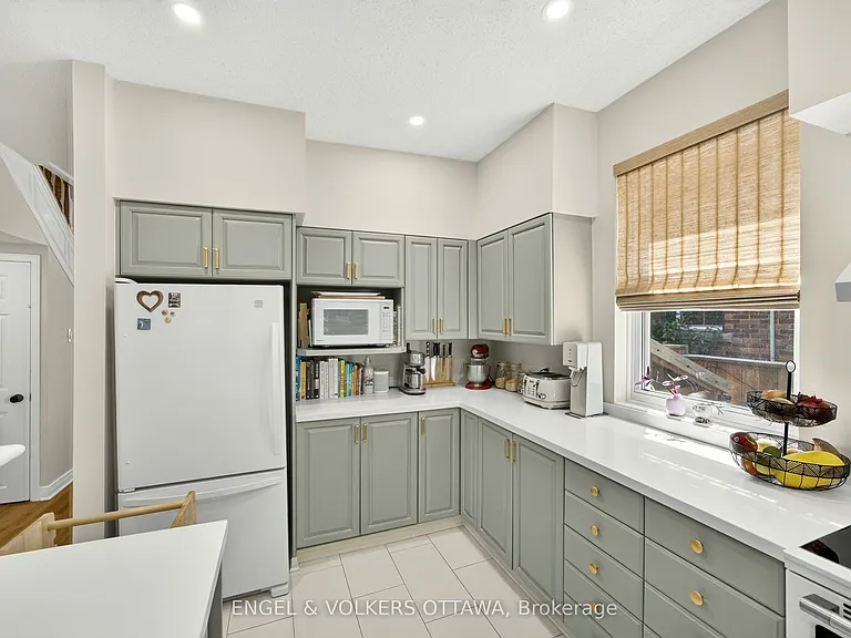 68 Lorne Ave — Photo 16