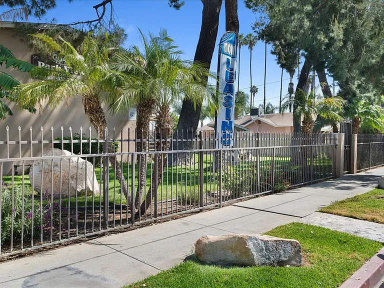 Park View Apartments- Riverside, CA — Photo 17