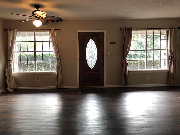 3rd image of 122 Valentine Dr