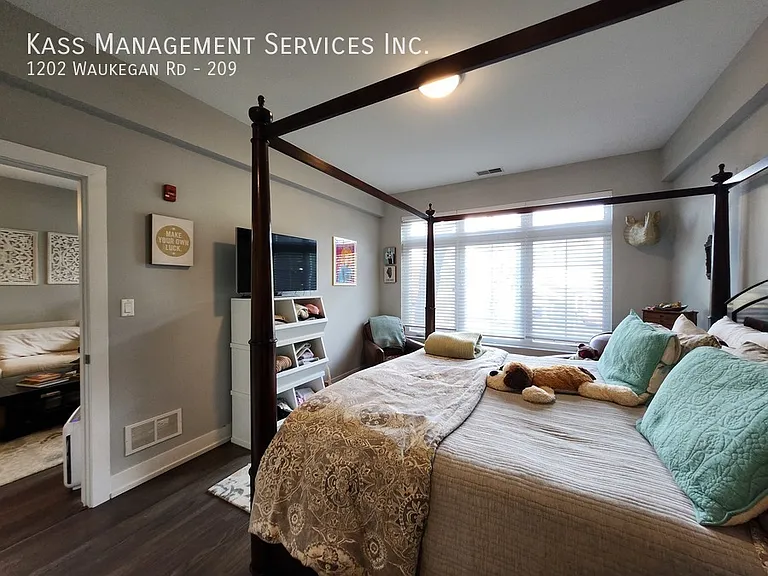 1202 Waukegan Rd, Glenview, IL — Photo 85