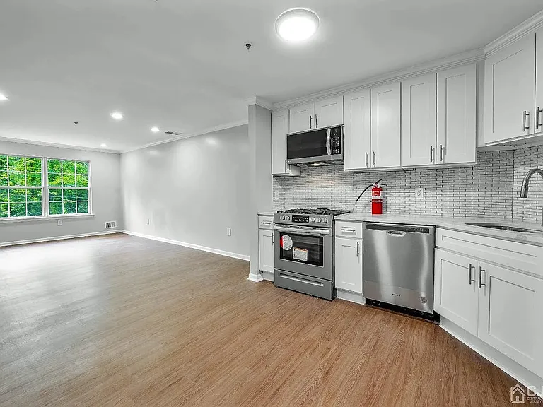 261 Prestwick Way #261 — Photo 9