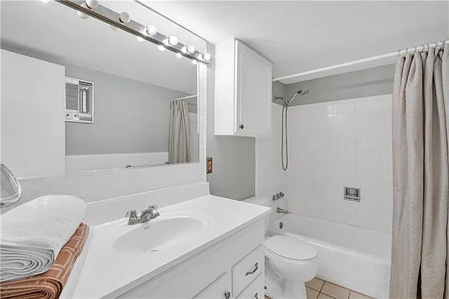 3201 Saint Charles Ave #220 — Photo 16