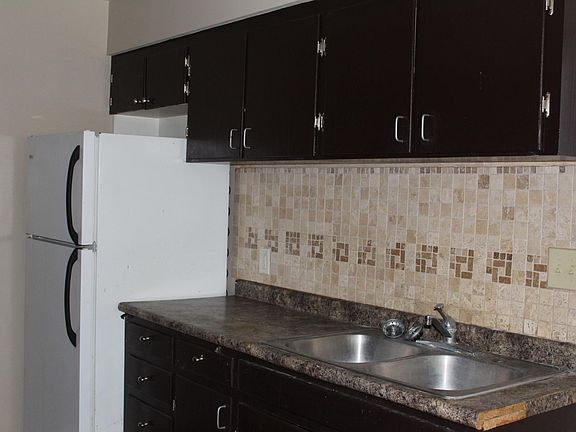5th image of 211 Jefferson Dr