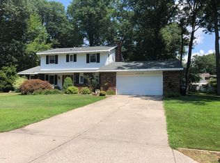 1148 Ivanhoe Dr, Muskegon, MI 49445