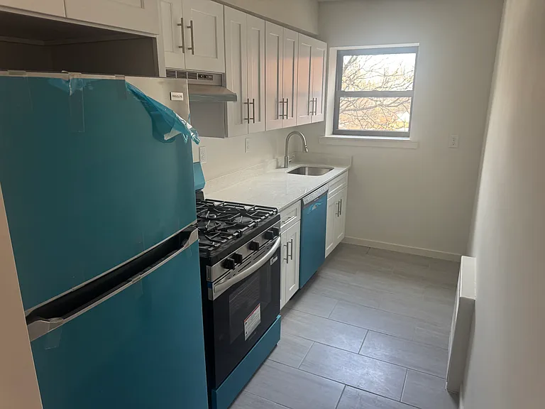 671 Bronx River Rd #6V — Photo 1