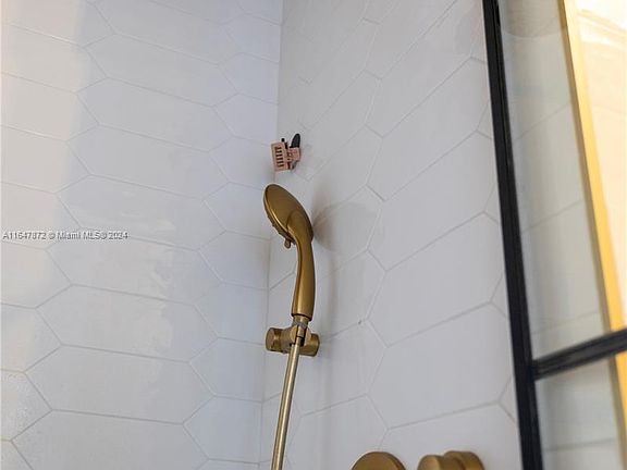 5th image of 455 NE 25th St APT 805