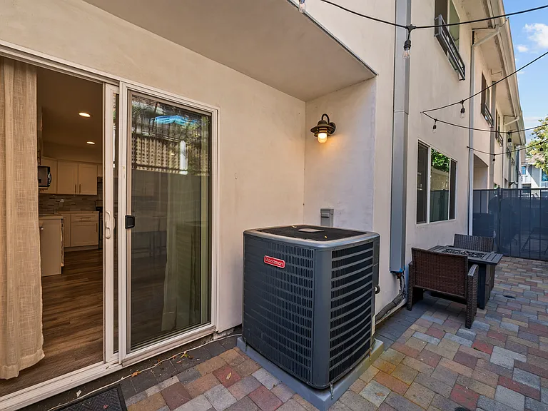 9104 Burnet Ave — Photo 4