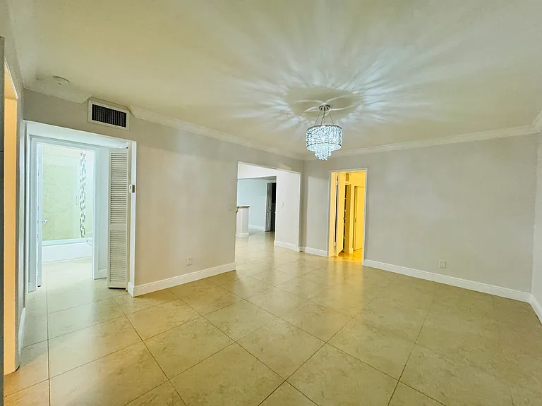 6622 SW 1st Ct — Photo 5