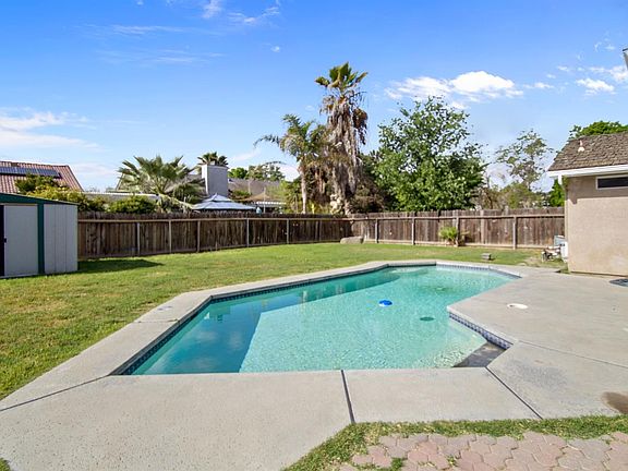 2nd image of 831 E Palm Dr