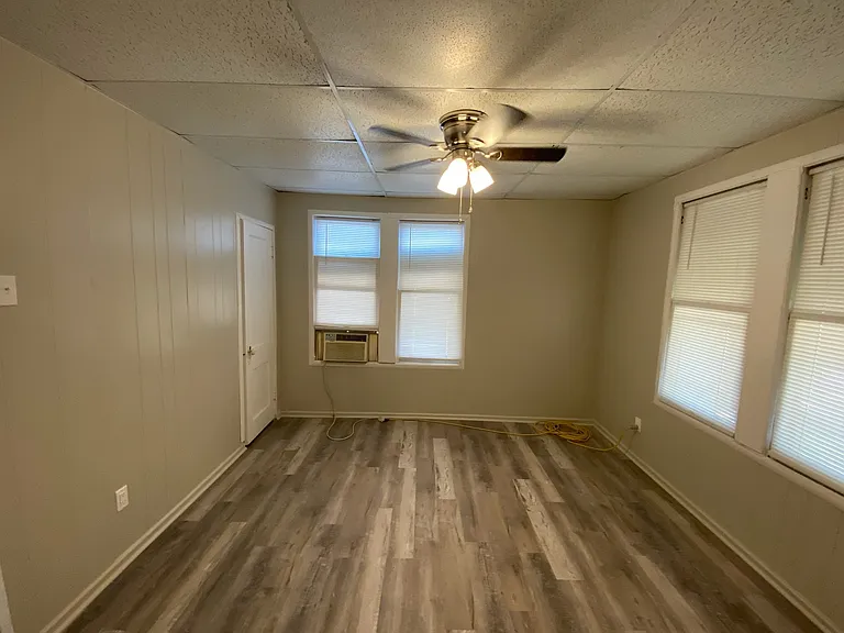 303 E Sadosa St — Photo 5