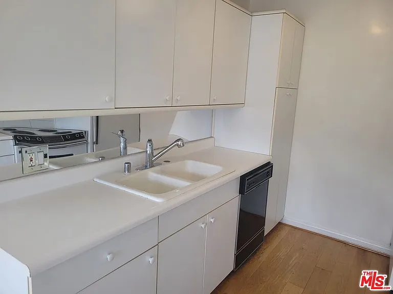 960 Larrabee St #310 — Photo 6