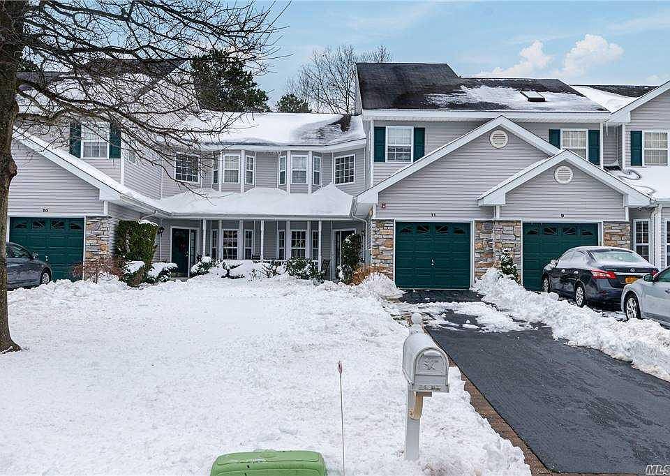 1st image of 11 Willow Wood Dr