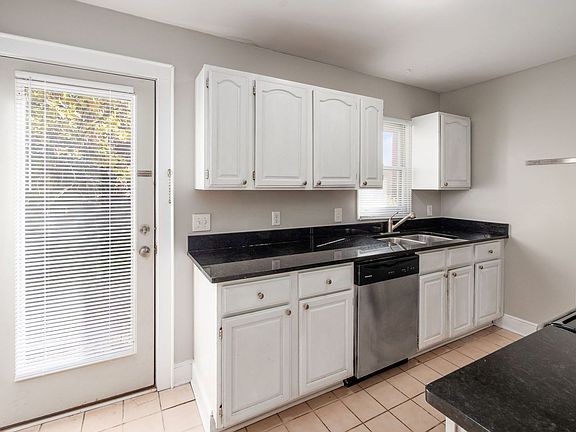3rd image of 1208 Indianola Ave