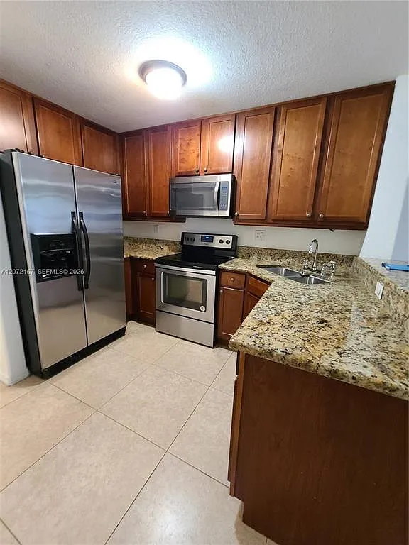 3 bed, 2.5 bath, 1565 sqft, $2,699 — Photo 3