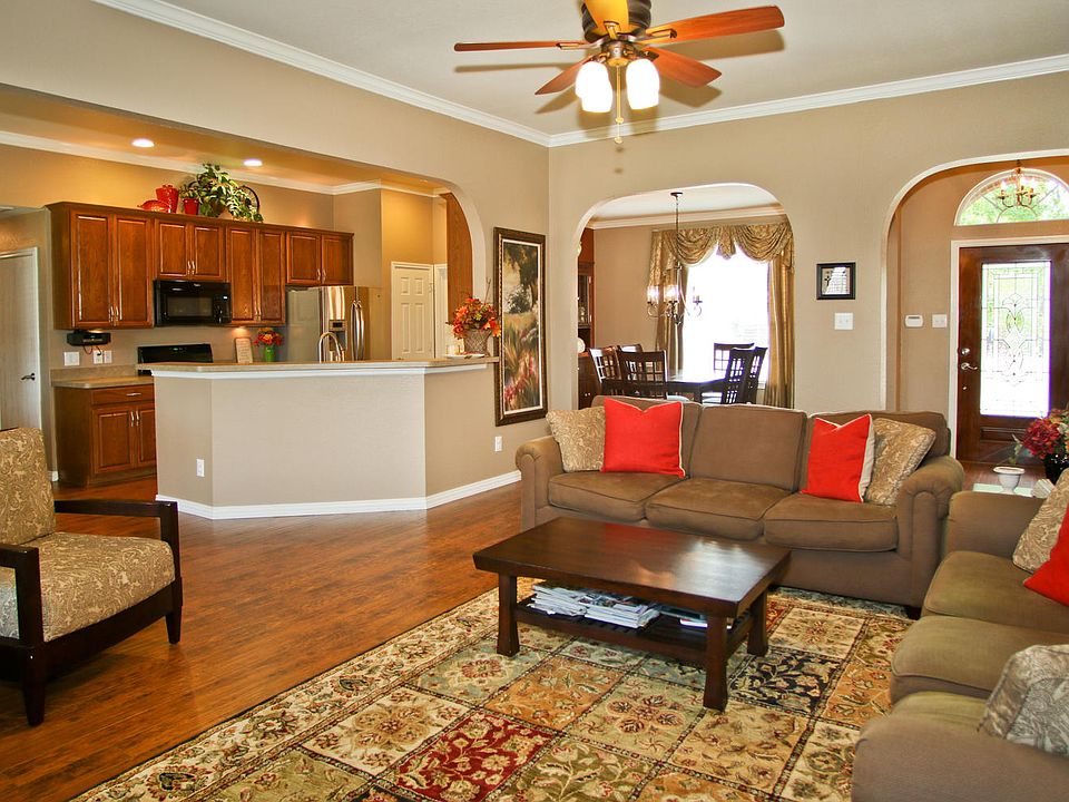 1st image of 206 Lakewood Trl