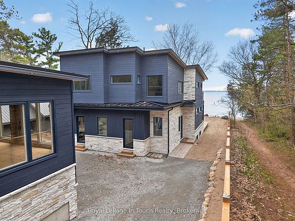 4th image of 160 Tiny Beaches Rd N