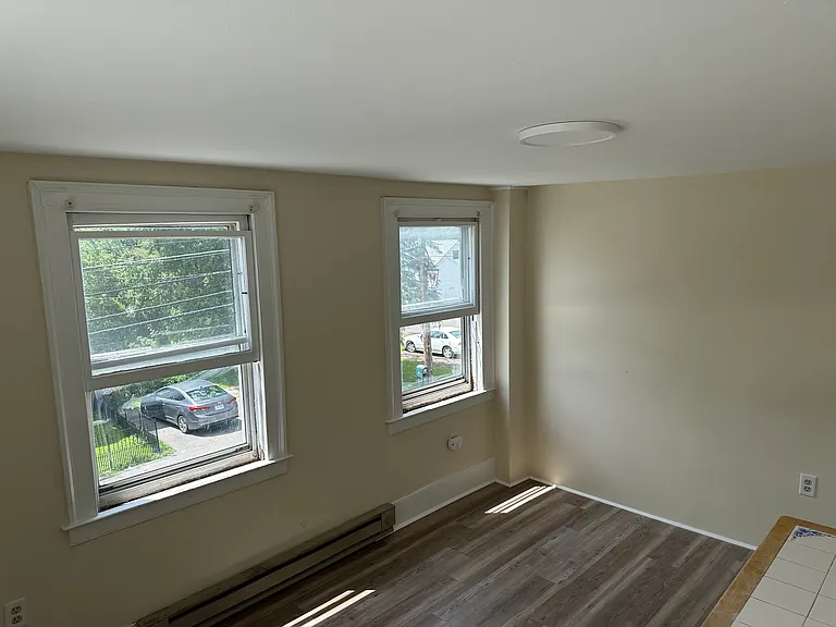 31 East St #4 — Photo 2