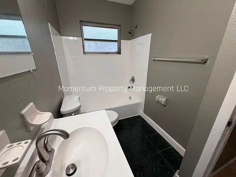 10401 N 11th St #B — Photo 6