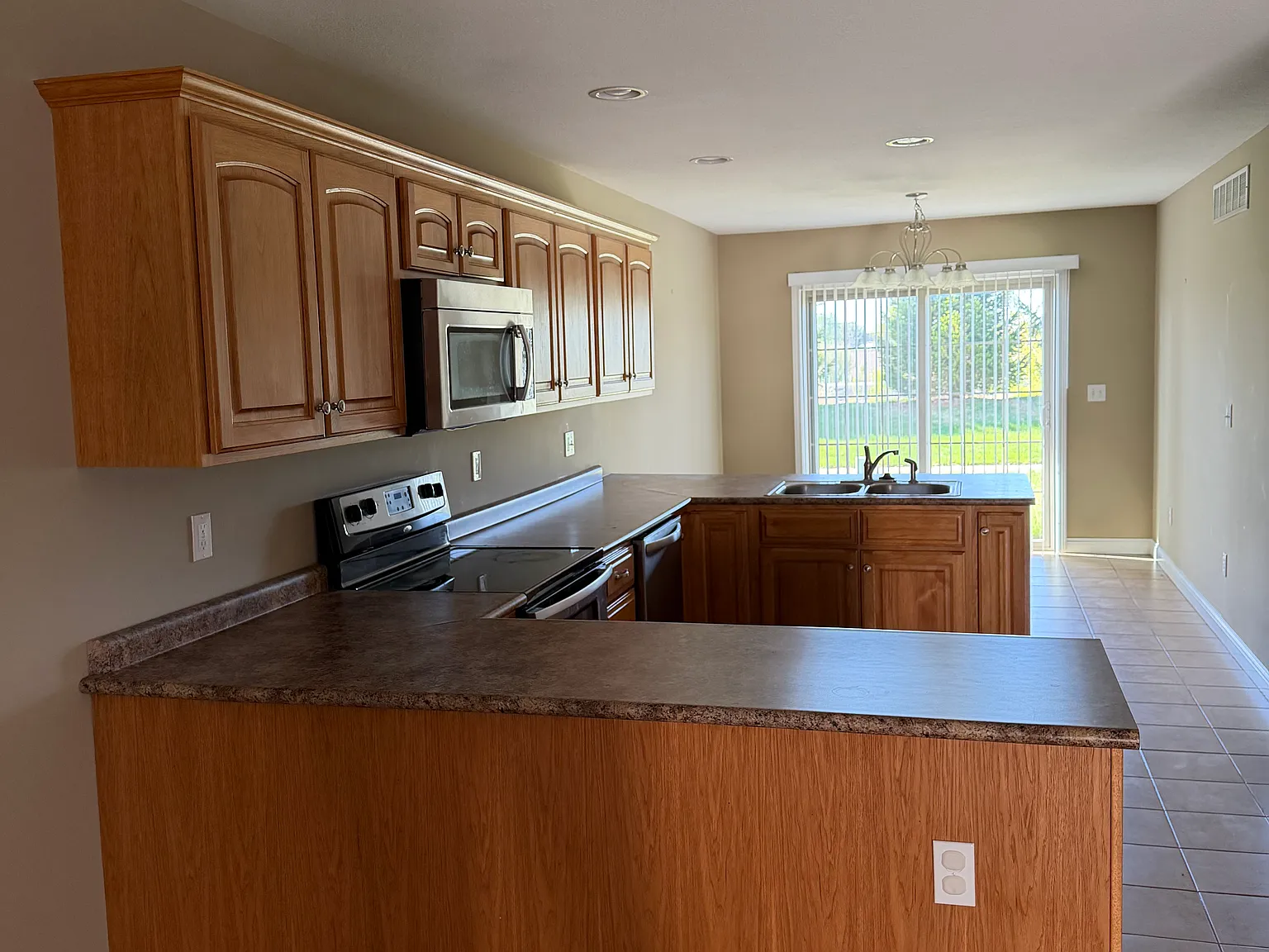 3 bed, $2,200 — Photo 2