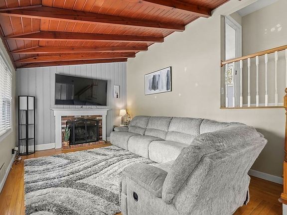 3rd image of 3 Willett Dr