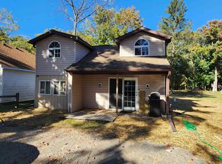 E1550 Murray Ln, Waupaca, WI 54981