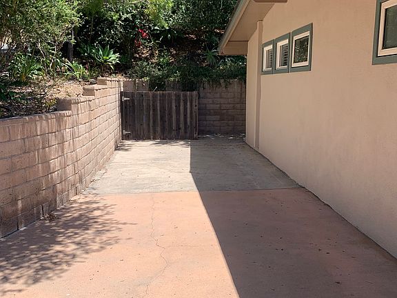 2nd image of 2542 Crescent Ave