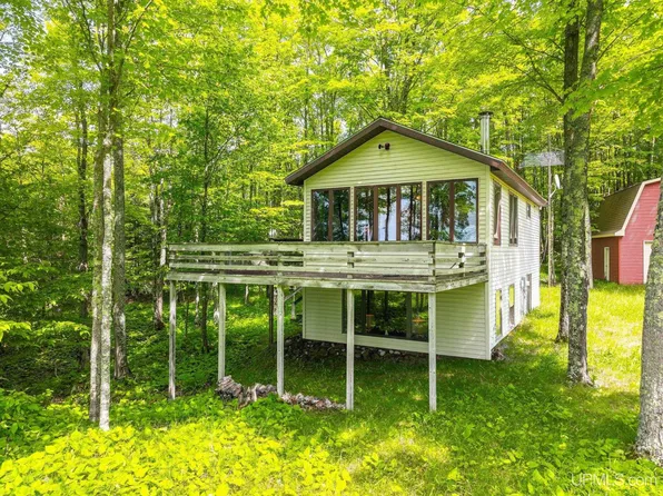E266 Lake Rd, Ironwood, MI 49938