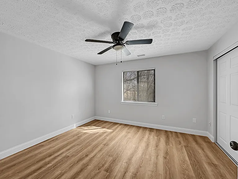 Springview Apartments — Photo 29