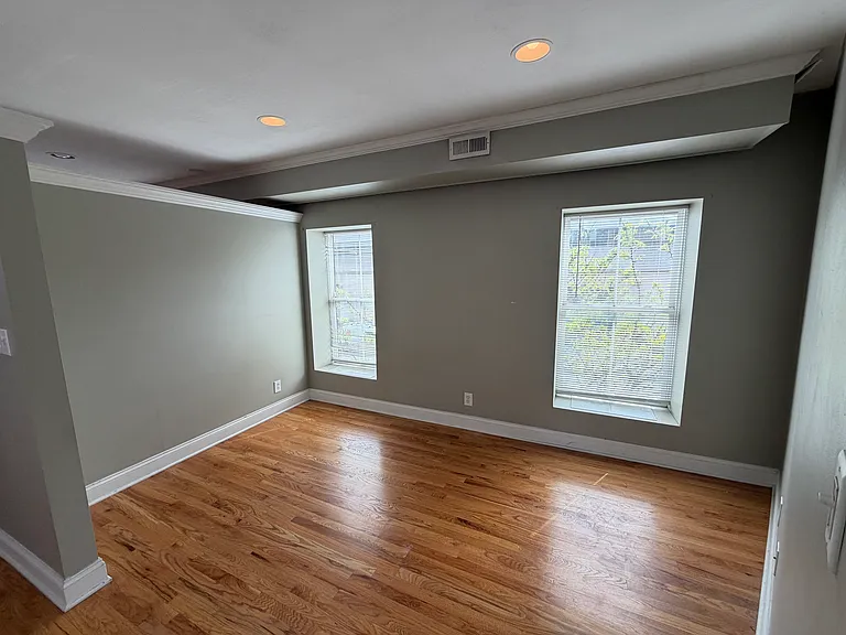 223 N Clinton St #1 — Photo 4