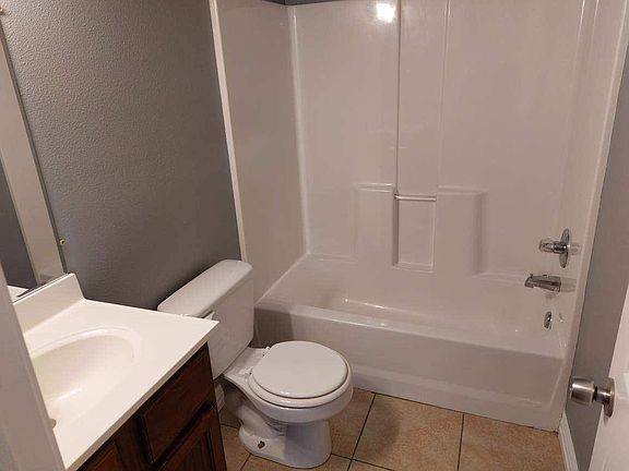 4th image of 605 Bagwell St #605