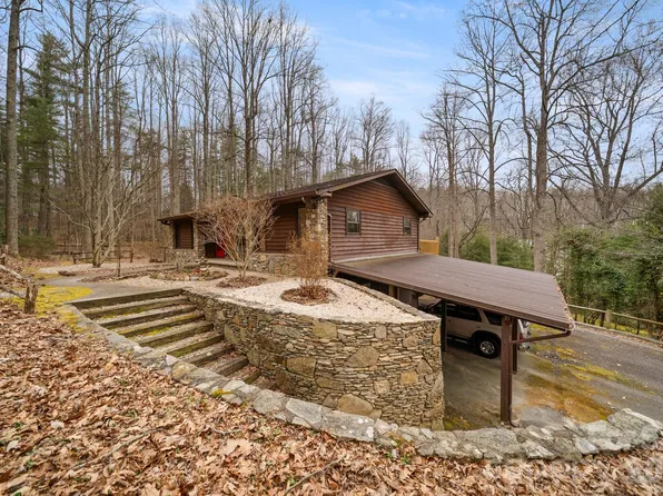 45 Crescent Point Dr, Hendersonville, NC 28739