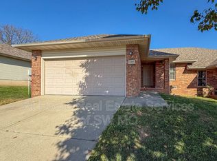 2307 W Parkview Ave, Ozark, MO 65721