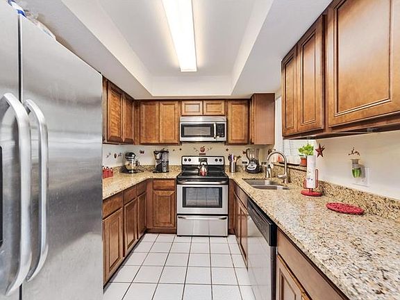 4th image of 484 Royal Palm Dr