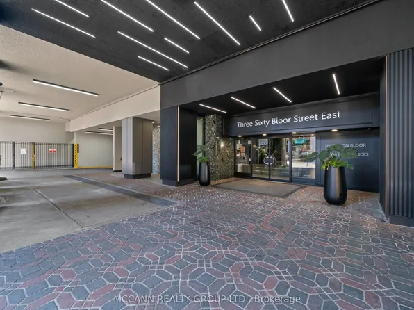 360 Bloor St E #301, Toronto, ON M4W 3M3