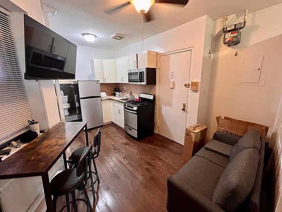 2nd image of 521 E 12th St APT 7