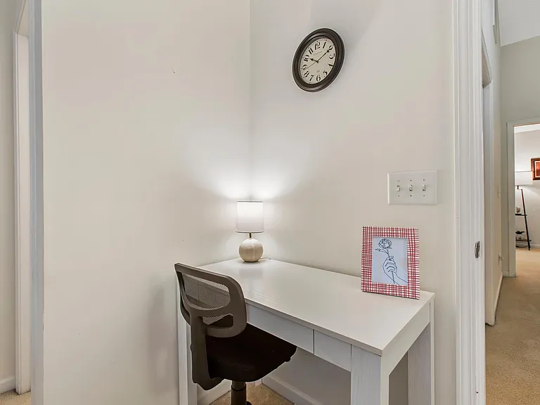 7915 Averette Hill Dr — Photo 16