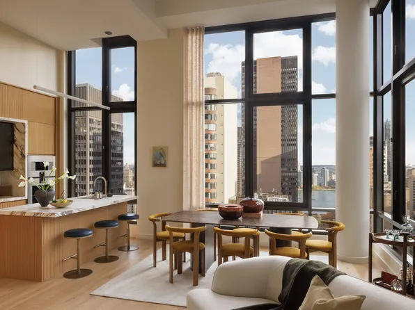 135 East 47th Street image 3 of 18