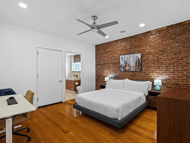 10 E 14th St #6 — Photo 22